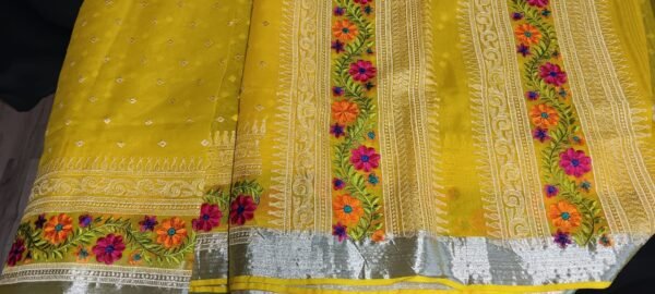 Radiant Yellow Handwoven Muslin Saree – Perfect for Festive and Party Wear
